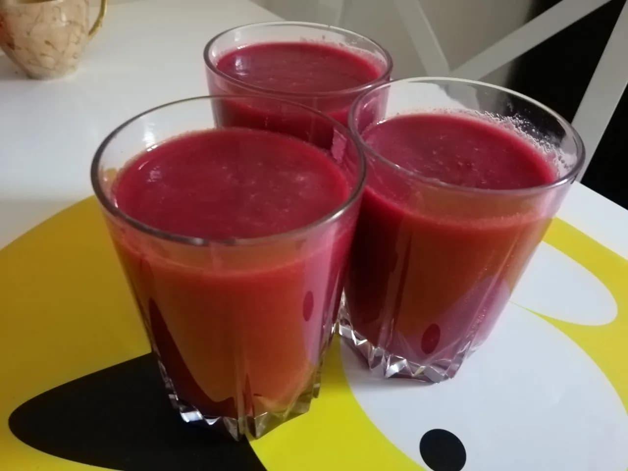 Koktajl z buraka, banana i jabłka – zdrowy przepis na wzmocnienie organizmu