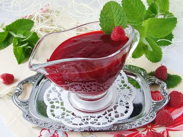 Jak zrobić sos malinowy, który zachwyci Twoje desery i potrawy