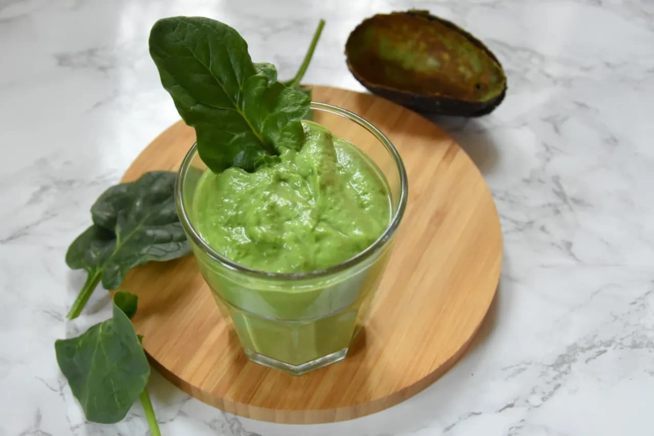 Zielony koktajl ze szpinaku – pyszny przepis na zdrowie i energię