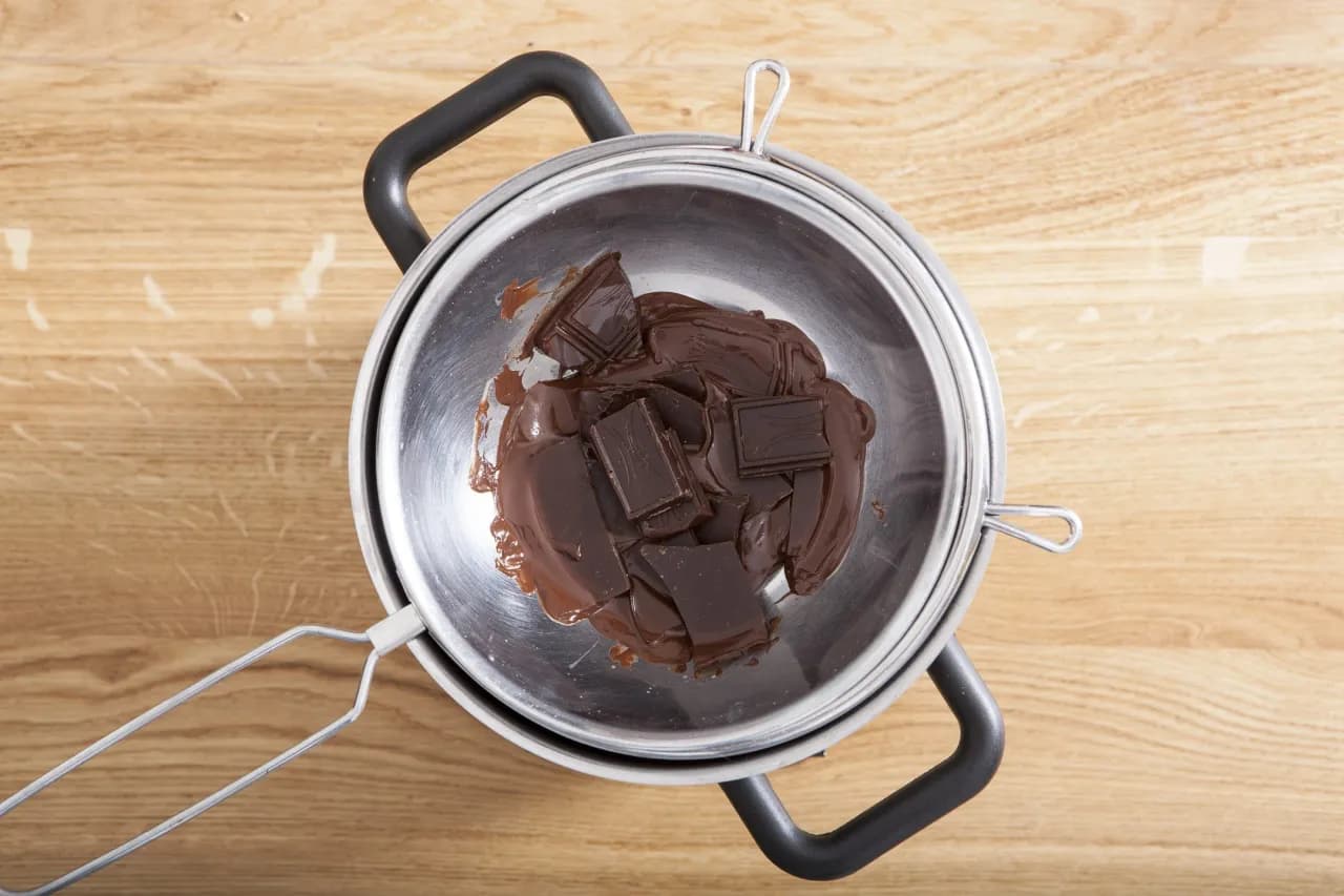 Wiórki czekoladowe jak zrobić – proste metody na idealne dekoracje