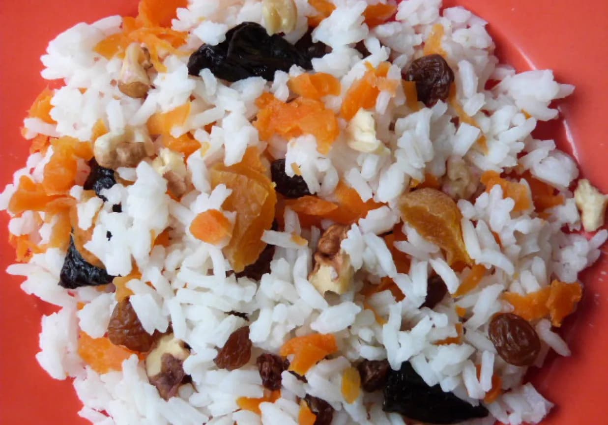 Z czym można jeść ryż na słodko? Odkryj pyszne połączenia!