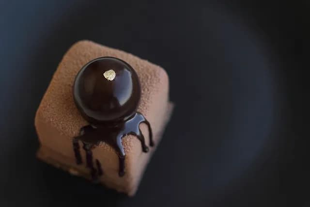 Jak zrobić masę czekoladową do tortu – proste przepisy i porady