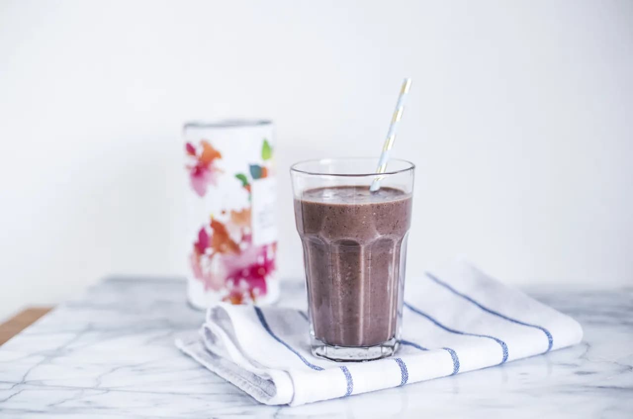 Pyszny koktajl bananowy z kakao - szybki przepis na zdrowy napój