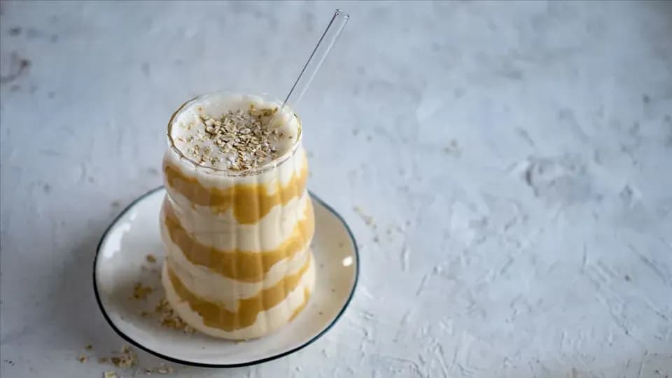 Koktajl z masłem orzechowym – łatwy przepis na zdrowy napój pełen smaku