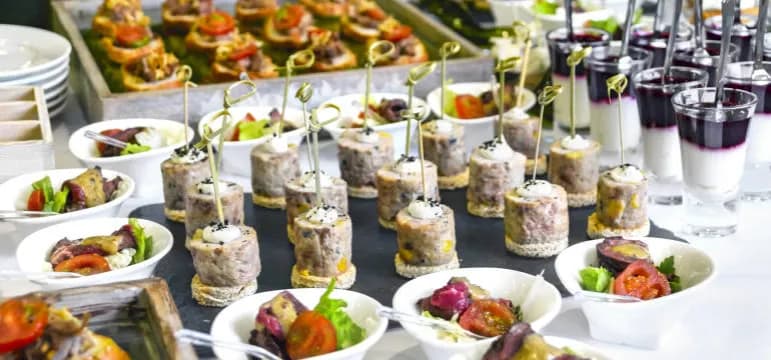 Jak wygląda catering do domu - wszystko, co musisz wiedzieć